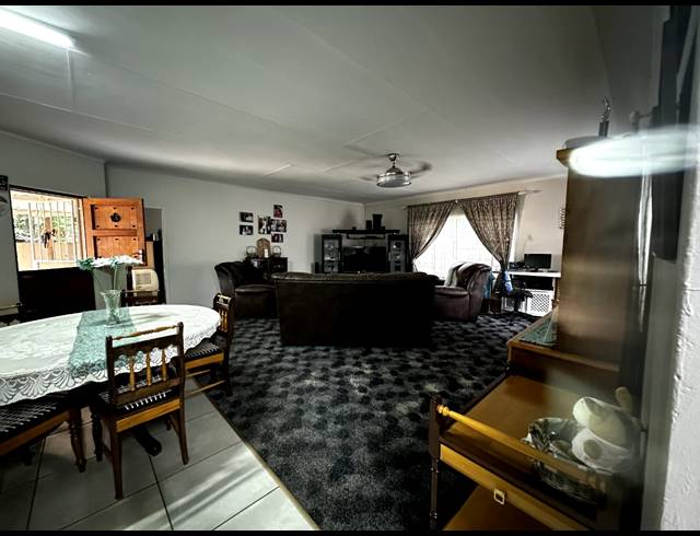 8 BEDROOM HOUSE FOR SALE IN DALVIEW